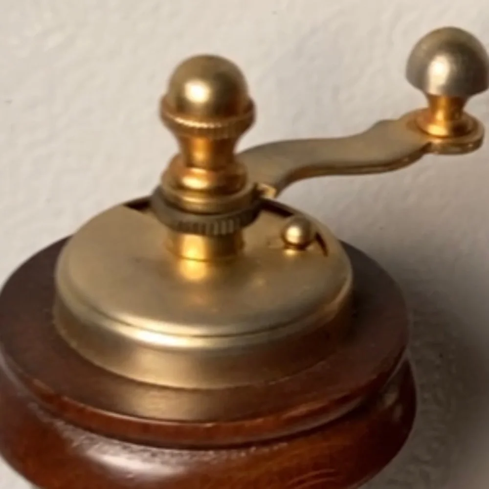 Vintage Salt and Pepper Mill - Picture 14 of 15